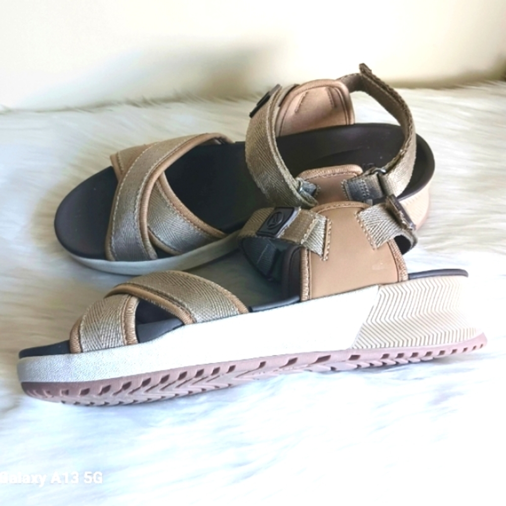 Lands'End Women's Errand Runner Sandals Sz 7B